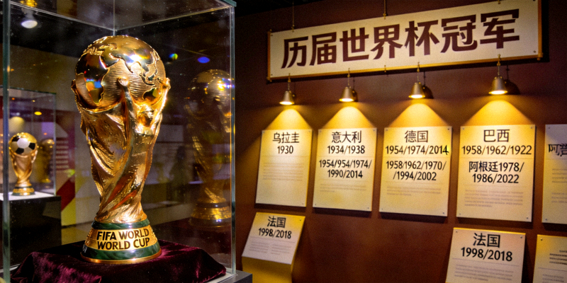 历届世界杯冠军奖杯大力神杯陈列展示